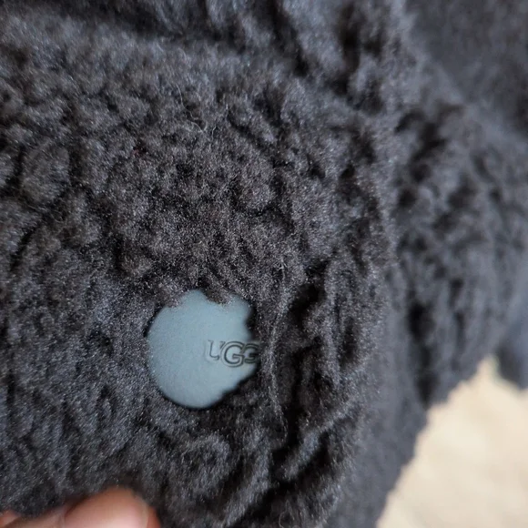 Women's UGG Frankie UGGFLUFF Shirt Jacket Black Size L - Picture 8 of 8